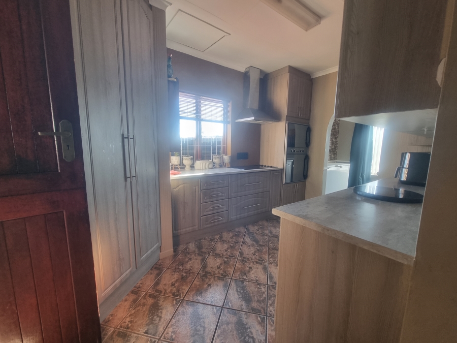 6 Bedroom Property for Sale in Heiderand Western Cape